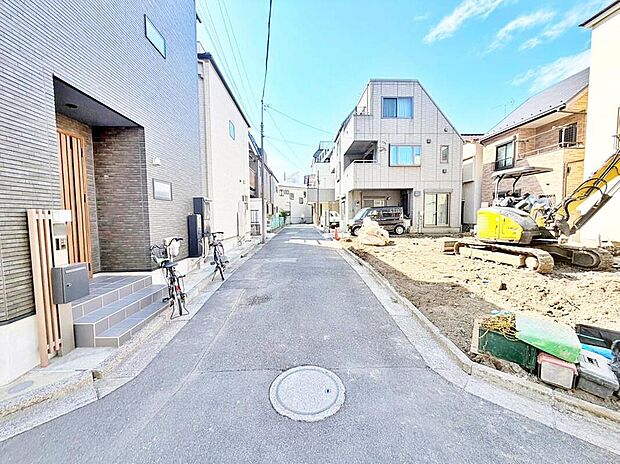 【前面道路含む現地写真】休日にご家族揃ってご見学はいかがでしょうか♪実際の現地を見てみると図面などではわからない、新たな発見もありますのでまずはお気軽にお問い合わせください♪