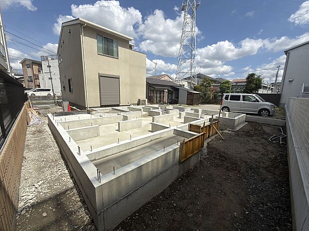 【現地外観写真】道路幅が広く見通し良好。買い物や通学も安全で快適な平坦地です♪