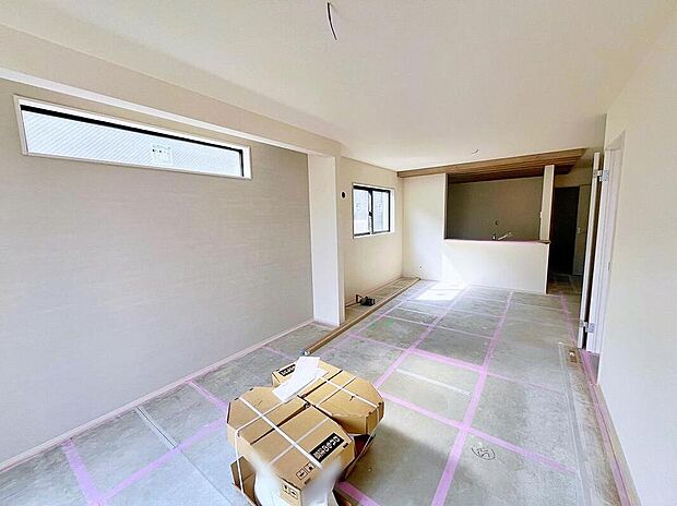 【リビング】ホームパーティに招きたくなる自慢の広々LDK。伸びやかな子育てや、にぎやかなふれあいの日々を楽しんでください♪