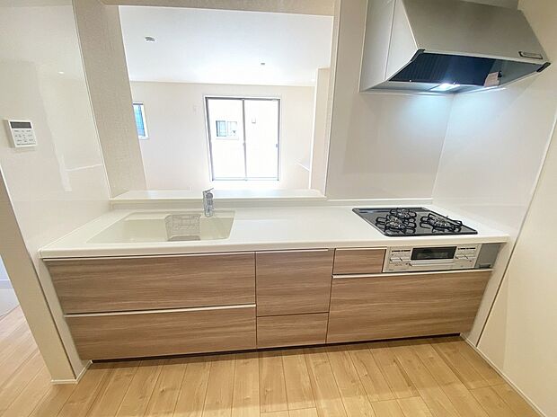 【キッチン】≪Kitchen≫
どこを開けても大容量収納のビッグスライドキッチン。圧力鍋やパスタ鍋などかさばる調理器具も楽々収納できます☆