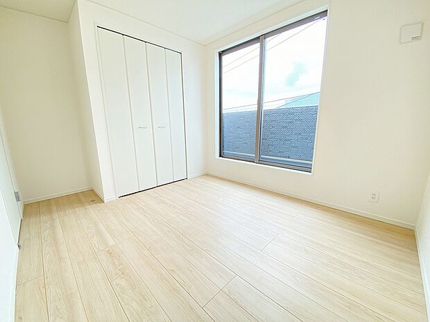 【リビング以外の居室】≪Room≫
収納も多く住みやすい邸宅です♪ご家族での生活に寄り添う設計となっております。※2号棟