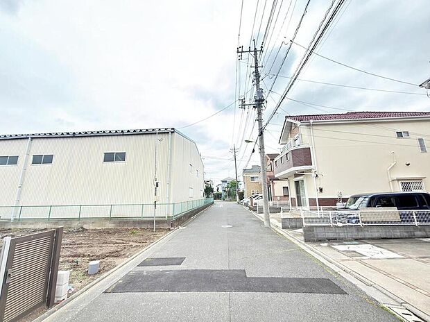 【前面道路含む現地写真】現地（2026年5月）撮影
当日のご見学予約も承ります。同じものは２つとない「夢のマイホーム」との出会いが待っているかもしれません♪
