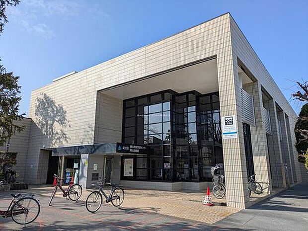 足立区立興本図書館(約1,100m)