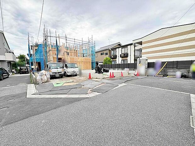 【前面道路含む現地写真】まいばすけっと足立興野1丁目店まで徒歩5分！アリオ西新井店まで徒歩11分（自転車なら3分）！飲食店や映画館もあるので休日は家族でお出かけもいいですね♪お買物に便利な好立地です♪