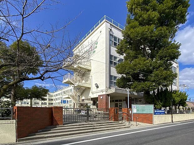 足立区立西新井中学校（約1,100m）