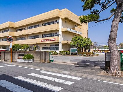 三郷市立八木郷小学校 1300ｍ(徒歩17分)