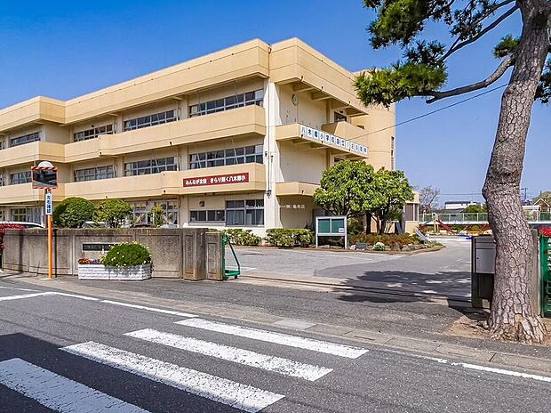 三郷市立八木郷小学校(約1,300m)