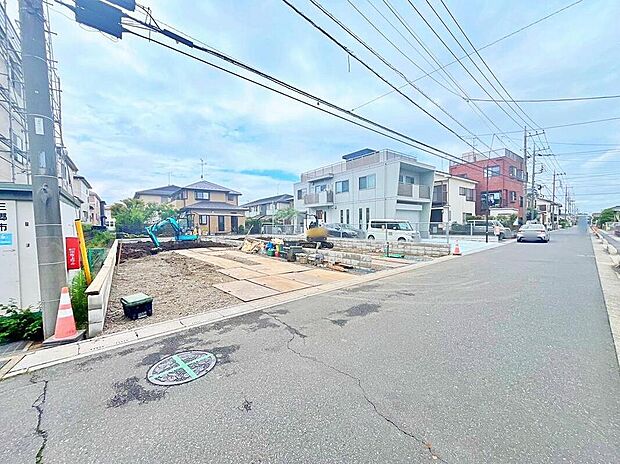 【前面道路含む現地写真】≪内覧以外にも資金計画やライフプランに寄り添ったご提案をいたします♪≫
カースペースが2台分ございますので、家族分の自転車を駐輪したり、急な来客用の駐車スペースとしてもお使いいただけます!