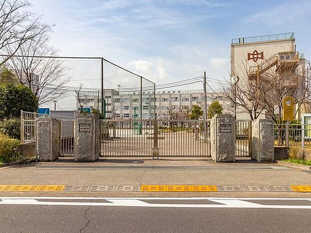 足立区立第十四中学校(約450m)