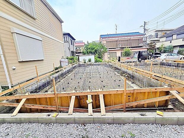 【現地外観写真】現地（2026年6月）撮影。東武伊勢崎線「竹ノ塚」駅歩8分など複数路線駅が利用可！都心方面へ快適な交通アクセス！