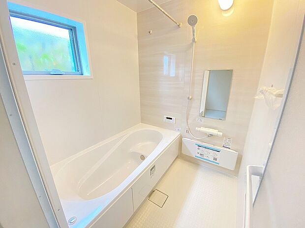【浴室】≪Bathroom≫
スイッチひとつでバスタイムの準備ができるオートバスが便利♪雨の日や夜間の洗濯に便利な「浴室乾燥機」も標準装備です!