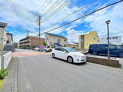 前面道路と敷地周辺の外観