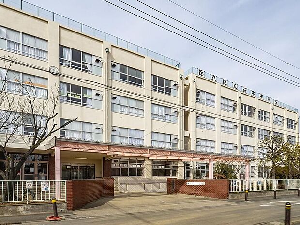 足立区立谷中中学校（約750m）