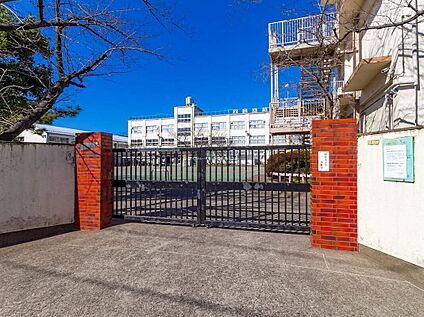 足立区立宮城小学校 240m(徒歩3分)