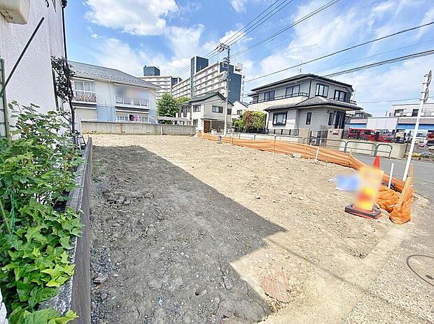 【現地外観写真】現地（2026年9月）撮影
床暖房・ガス衣類乾燥機・食洗機など、家族の毎日を快適にしてくれる家事ラク設備がそろった住まいです。