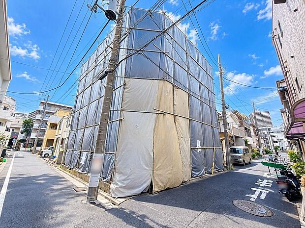 【前面道路含む現地写真】≪内覧以外にも資金計画やライフプランに寄り添ったご提案をいたします♪≫小学校まで徒歩3分!お子様の通学も安心の距離♪複数スーパーが徒歩10分圏内に揃うお買物に便利な立地♪