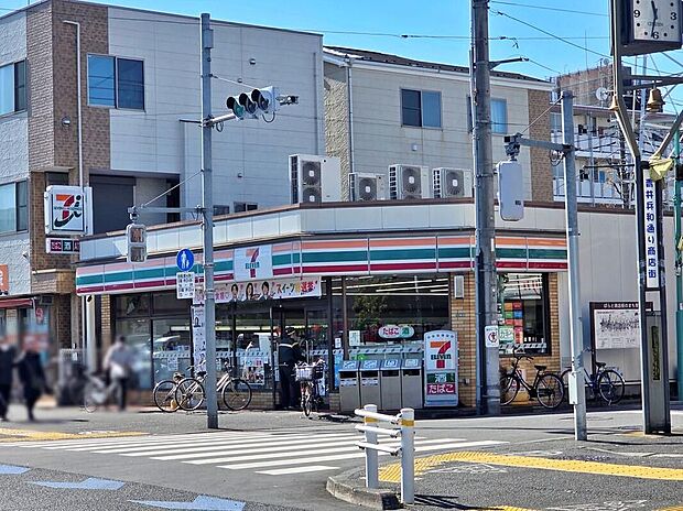 セブンイレブン足立青井駅前店（約500m）