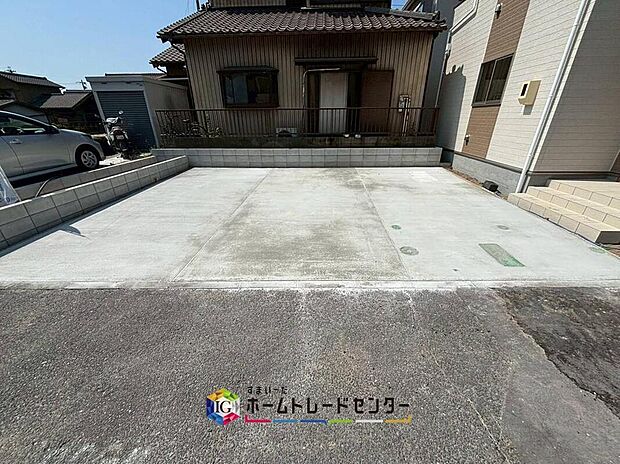 A号棟
並列３台駐車可能なスペースを確保しました☆
来客時も安心です♪
セカンドカー用にされてもいいですね♪
交通量が少なく、ゆとりをもって駐車できます。
駐車が必要ないスペースは他の用途多数！