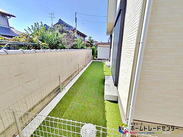 B号棟 お庭スペース☆
各棟にお庭がございます♪
小さなお子様の遊び場や、ガーデニング・家庭菜園・BBQなどお好みにお楽しみいただけます♪