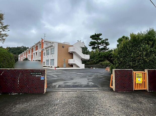 日進市立東小学校まで2500m