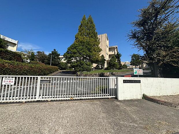 東郷町立東郷小学校まで730m