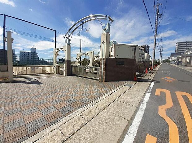 名古屋市立小坂小学校まで960m