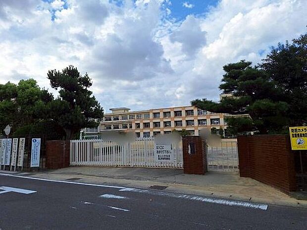 豊山町立豊山小学校まで700m