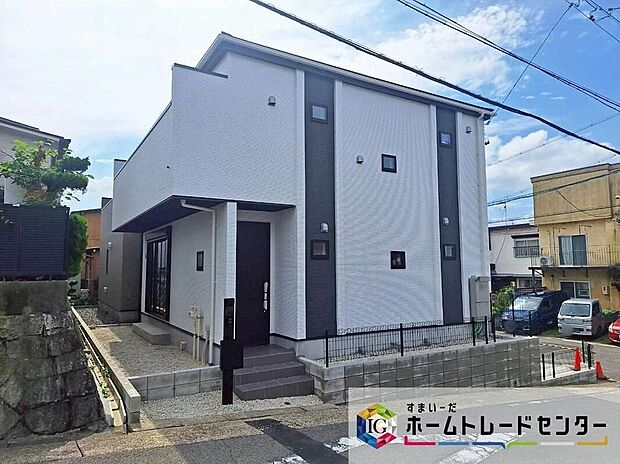名東区猪子石一丁目 1号棟堂々完成しました☆ご案内可能です♪並列3台駐車可能(車種による)、お庭付き♪お問い合わせはお気軽に、ホームトレードセンター株式会社まで♪