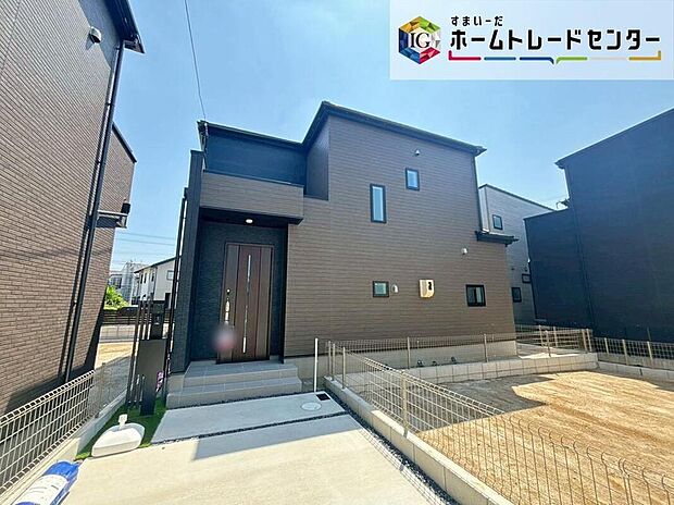 名古屋市守山区川村町2期 全3棟(写真2号棟)
ご好評につき残り1棟!
堂々完成しました☆ご案内可能です♪
2台駐車可能、お庭付き☆
お問い合わせはお気軽に♪