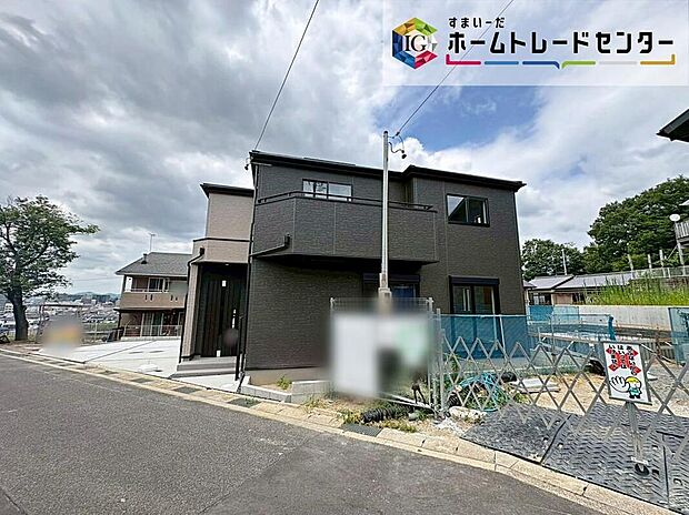 名古屋市守山区上志段味5期1棟
2026年6月下旬完成予定☆
並列2台駐車可能、大空間のお庭付き♪
お問い合わせはお気軽に!