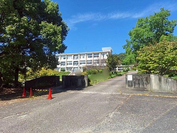 瀬戸市立陶原小学校まで540m