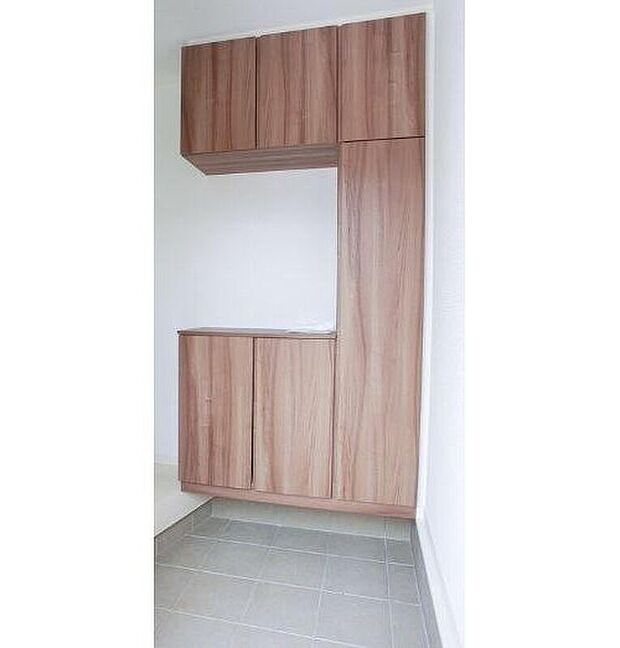 【シューズボックス】玄関には大きなシューズボックスを設置。散らかりがちな玄関を、いつでも整頓されたクリーンな玄関に!