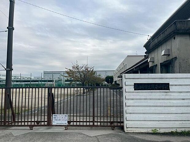 春日井市立鷹来中学校(約200m)