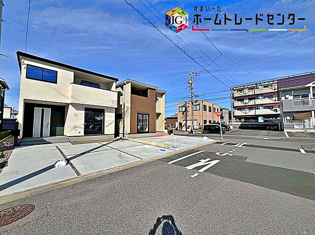 【前面道路含む現地写真】前面は、交通量の少ない北東側約6m・南東側約6.5mの道路です。
ゆとりがあり、駐車も落ち着いて行える
環境になっています。