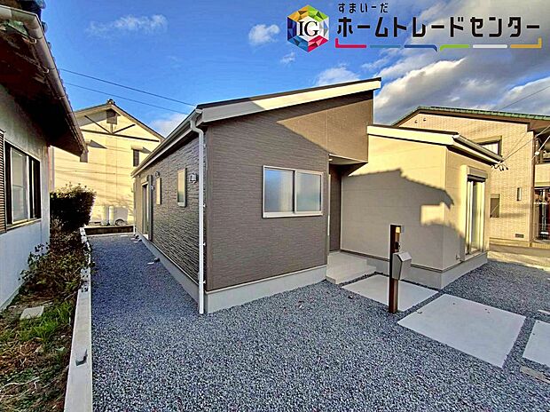 【現地外観写真】阿久比町北海道　全７棟（写真１号棟）
ご好評につき残り１棟！
１号棟　堂々完成しました☆
ご見学はホームトレードセンター株式会社まで♪