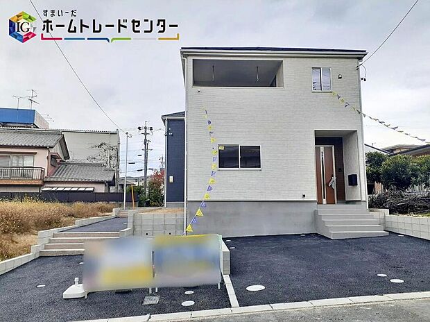 【駐車場】並列2台駐車可能なスペースを確保しました☆
来客時も安心です♪
セカンドカー用にされてもいいですね♪
交通量が少なく、ゆとりをもって駐車できます。
駐車が必要ないスペースは他の用途多数