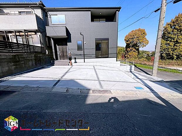 【駐車場】各棟並列２台駐車可能なスペースを確保しました☆
来客時も安心です♪
セカンドカー用にされてもいいですね♪
交通量が少なく、ゆとりをもって駐車できます。
駐車が必要ないスペースは他の用途多数！