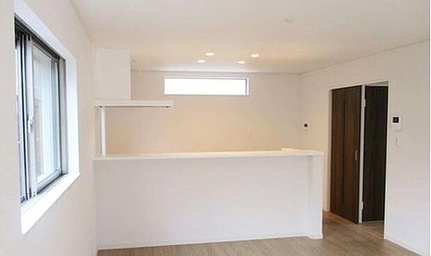 【LED】消費電力が大幅に少なく、寿命が非常に長いため交換の手間とコストが削減できます。