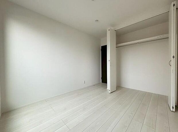 【収納】１号棟
家族一人一人の大切なプライベート空間。
趣味に合わせて使って頂けるようシンプルに仕上げてあります。
暮らし心地を大きく左右する収納を、適材適所に配置し使い勝手を考慮しました。