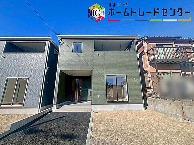 【現地外観写真】常滑市神明町第２　全３棟（写真３号棟）
ご好評につき残り２棟！
堂々完成しました☆
ぜひ現地にて、実際の建物・街並み・日当たり等ご確認下さい♪
お問い合わせはお気軽に！