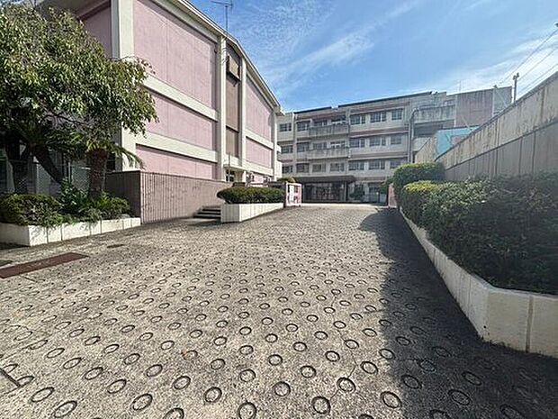 名古屋市立前山小学校(約1,500m)