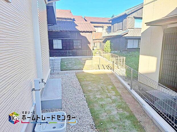 【１号棟　お庭スペース☆】お庭がございます♪
小さなお子様の遊び場や、ガーデニング・家庭菜園・BBQなどお好みにお楽しみいただけます♪