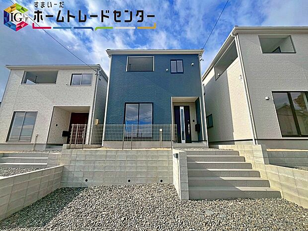 【現地外観写真】東郷町和合第７　全３棟（写真２号棟）
堂々完成しました☆
ご見学はホームトレードセンター株式会社まで、お気軽に♪