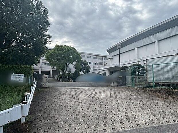 東海市立三ツ池小学校（約700m）