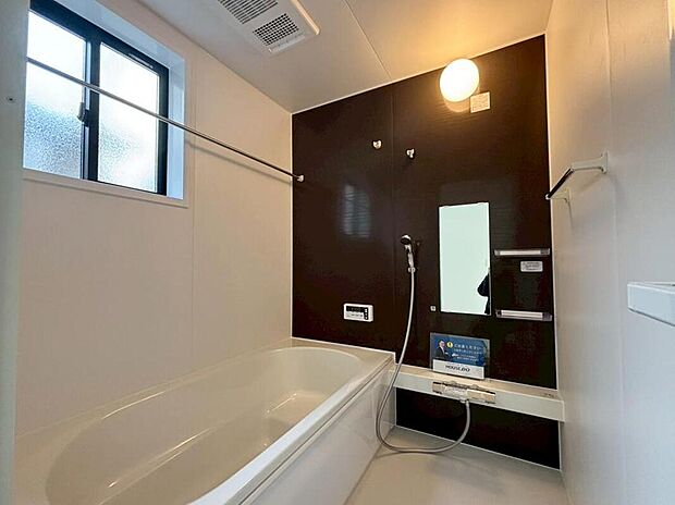 【浴室】1坪以上広さを設けた浴室で、ゆったりバスタイム♪
お子様と一緒に入るにも充分な広さです。
一日の疲れを癒せます♪