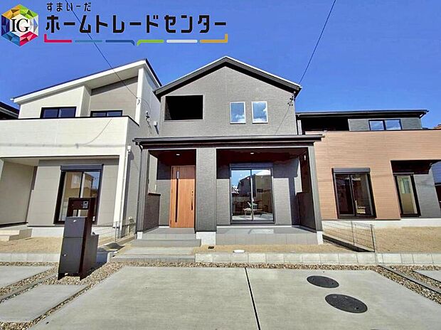 【現地外観写真】春日井市上田楽町第1期、全4棟(写真3号棟)
玄関横に多用途に使えるインナーテラスを設けました☆
ファミリークローク&ウォークインクローゼット付き♪
日当たり良好な南向きのバルコニー♪