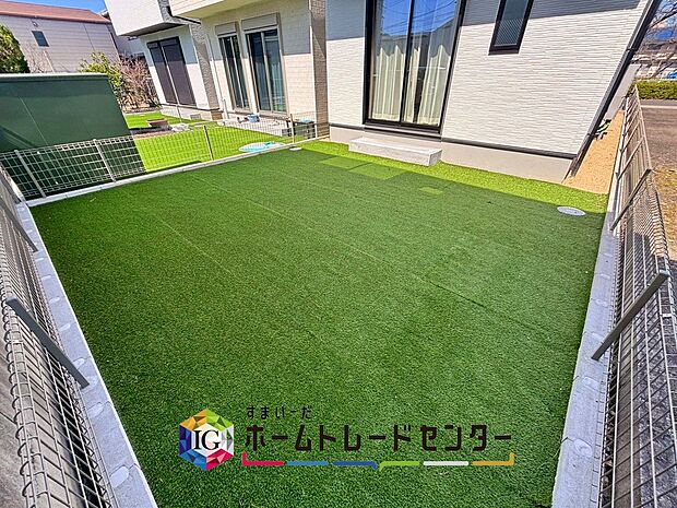 【庭】C号棟
全棟に、広々としたお庭がございます♪
小さなお子様の遊び場や、ガーデニング・家庭菜園・BBQなど、お好みにおうち時間をお楽しみいただけます♪