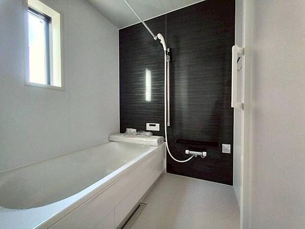 【浴室】３号棟
１坪以上広さを設けた浴室で、ゆったりバスタイム♪　　　　
お子様と一緒に入るにも充分な広さです。
一日の疲れを癒せます♪