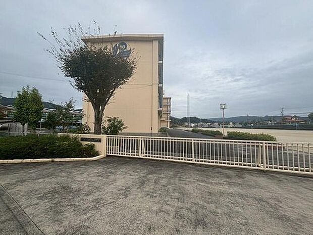 春日井市立押沢台小学校（約707m）