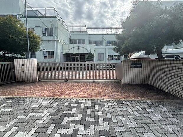 名古屋市立二城小学校(約750m)